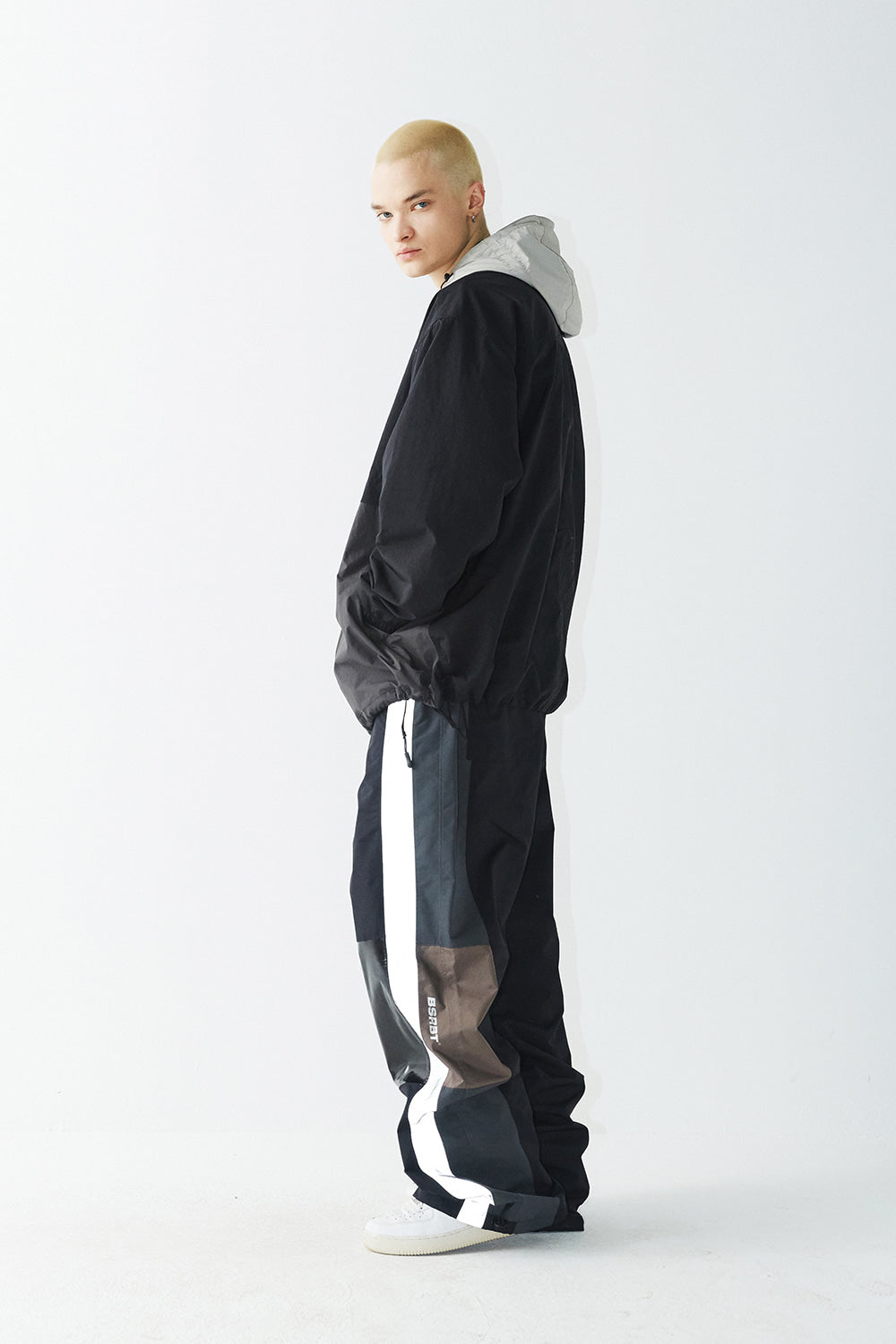 WIDE HOODED JACKET - BLACK