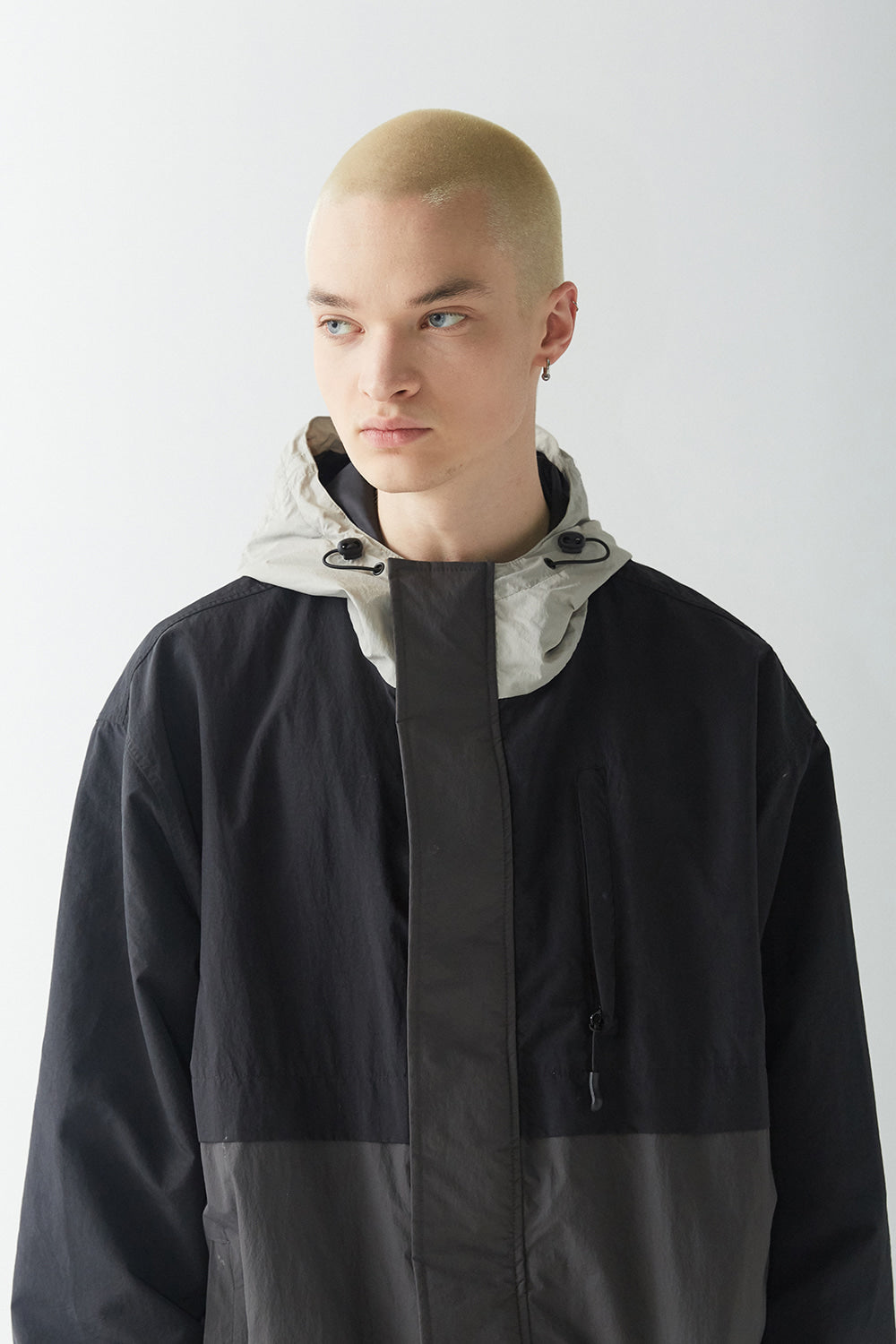 WIDE HOODED JACKET - BLACK