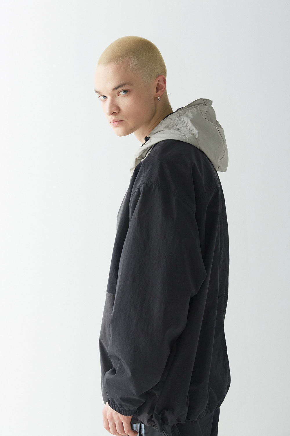 WIDE HOODED JACKET - BLACK